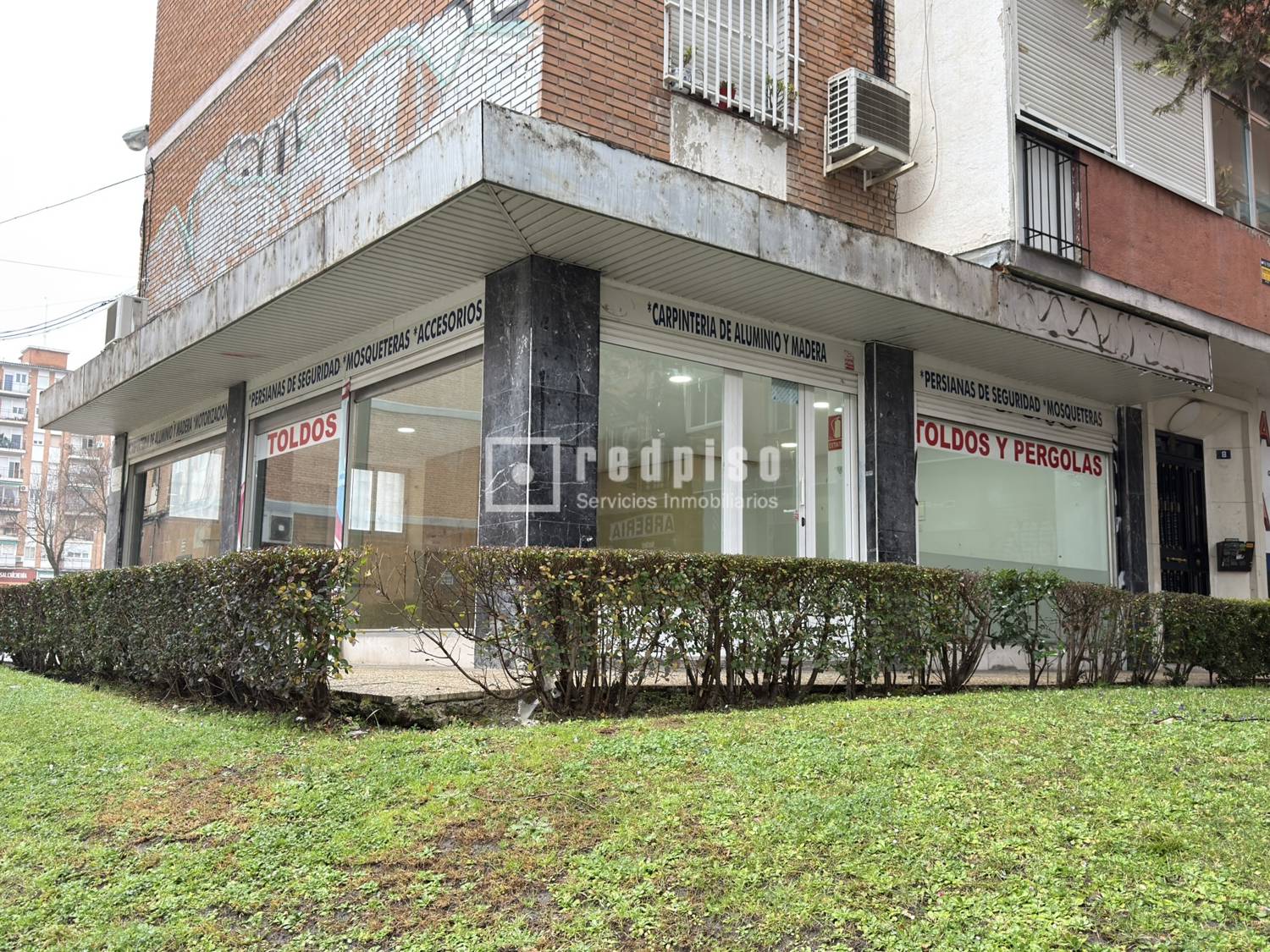 Local en alquiler en  calle de Rafael Finat, Latina, Madrid  16/17