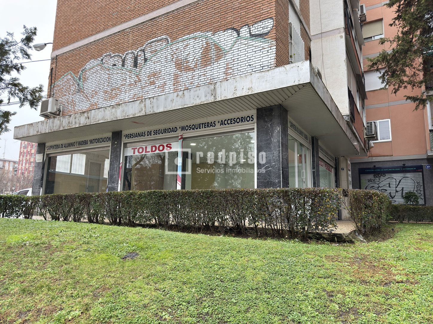 Local en alquiler en  calle de Rafael Finat, Latina, Madrid  15/17