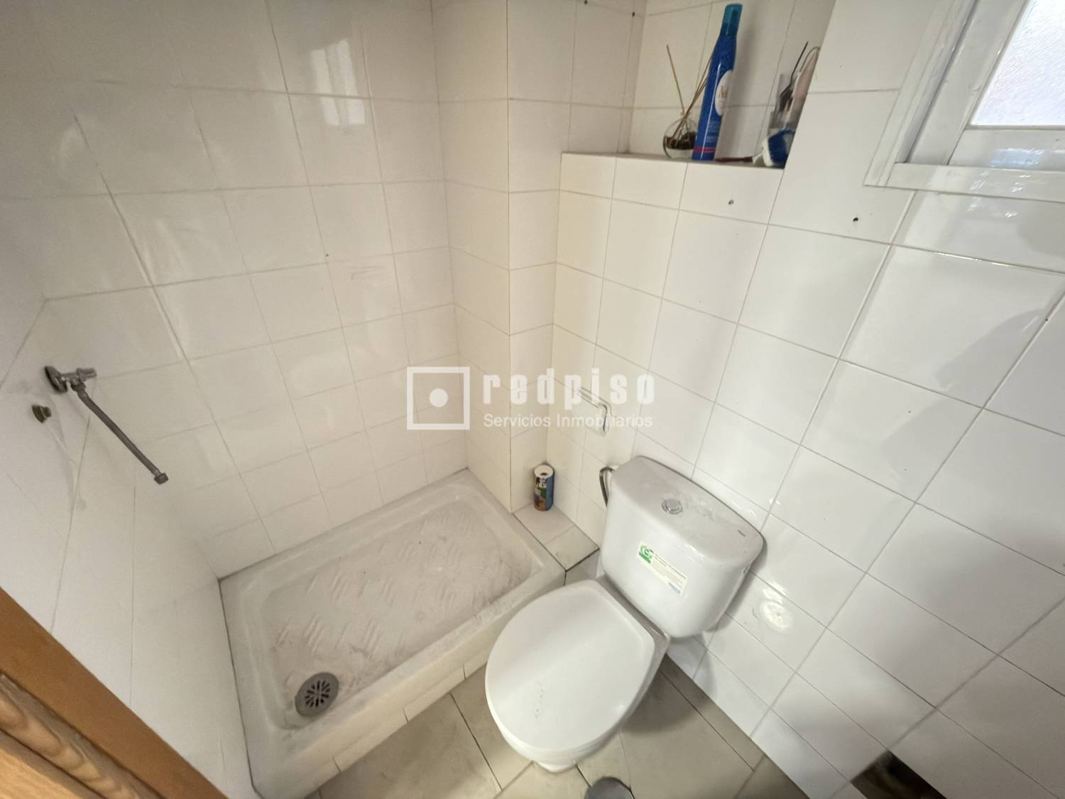 Local en alquiler en  calle de Rafael Finat, Latina, Madrid  11/17