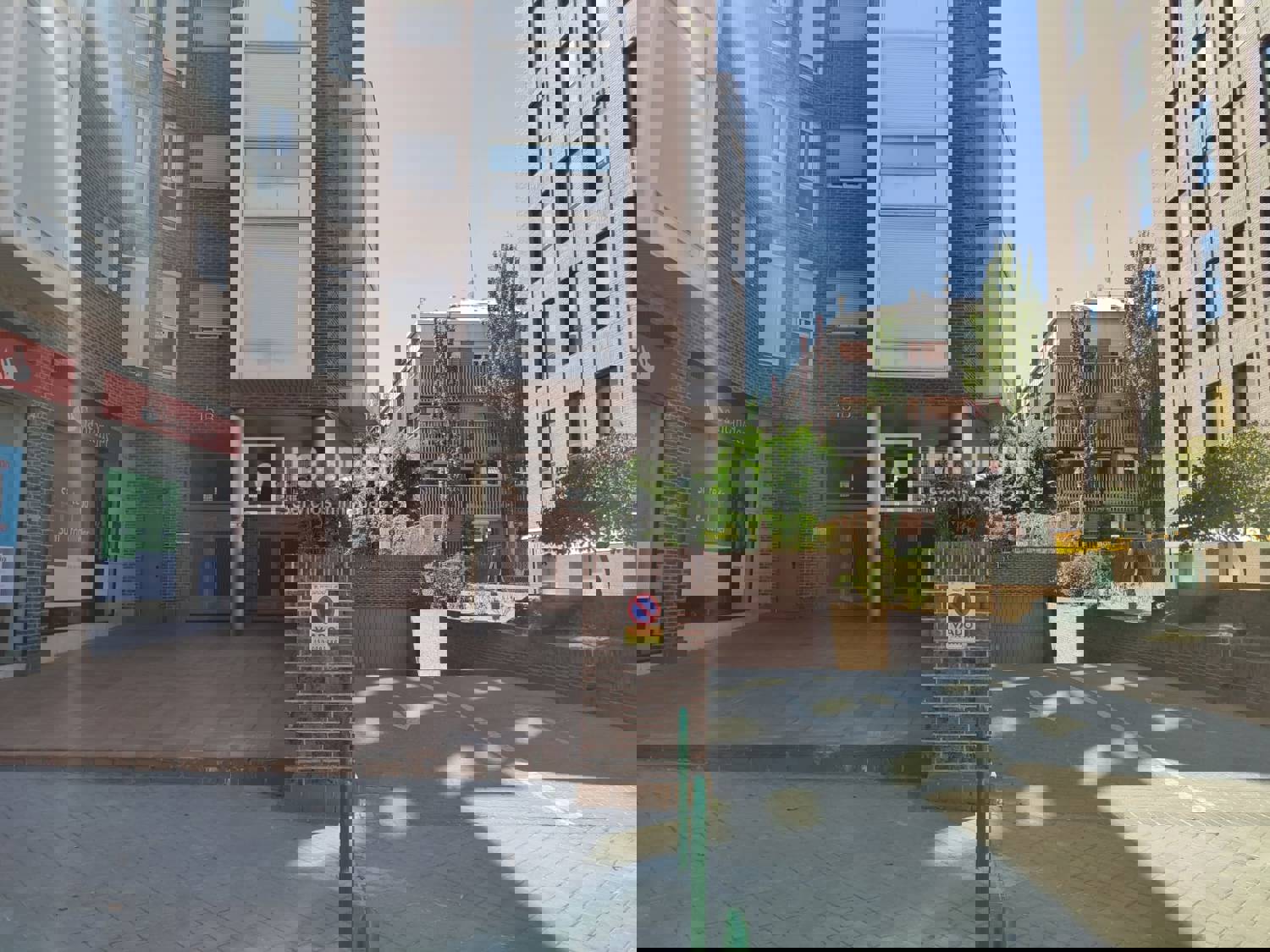 Parking en alquiler en calle De José Silva, Madrid, Madrid 9/9