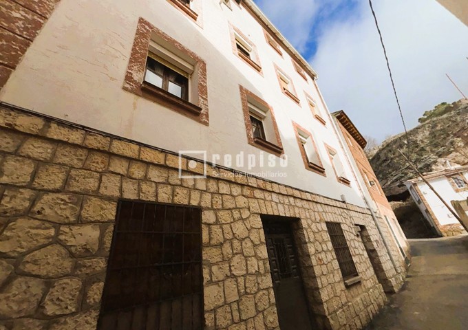 Casa en venta  Almoguera, Guadalajara  30/35