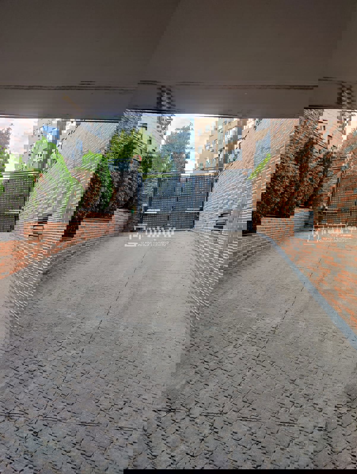 Parking en alquiler en  calle del Tritón, Madrid  4/15