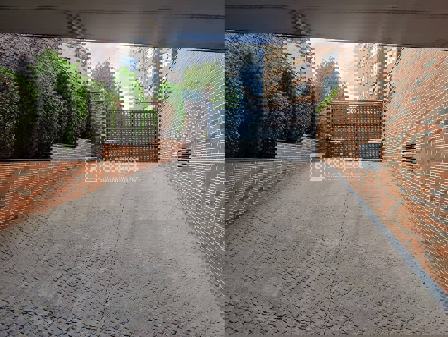 Parking en alquiler en  calle del Tritón, Madrid  2/15