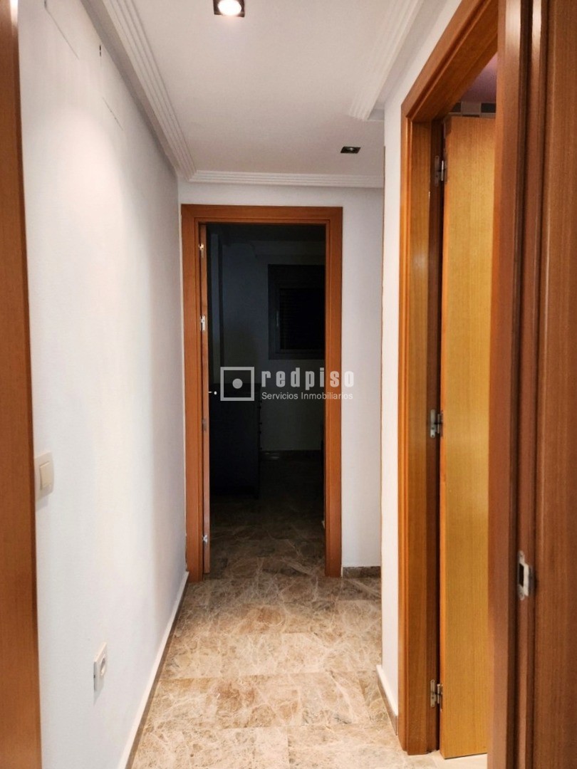 Piso en venta en calle De María Casares, Puerto De La Torre, Málaga 5/25