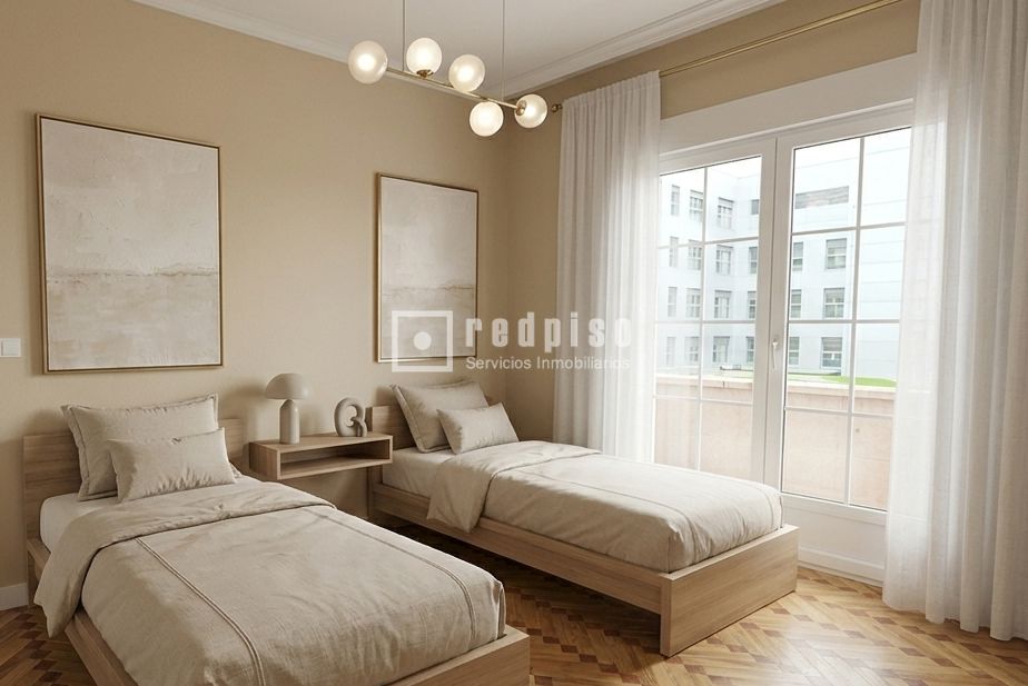 Piso en venta en  calle de Menorca, Madrid  1/1