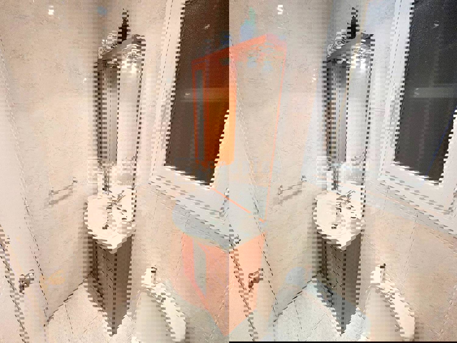 Local en alquiler en plaza De San Amaro, Tetuán, Madrid 12/16