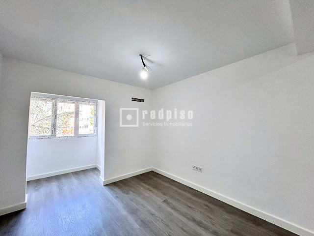 Piso en venta en  calle de San Nicomedes, Carabanchel, Madrid  1/1