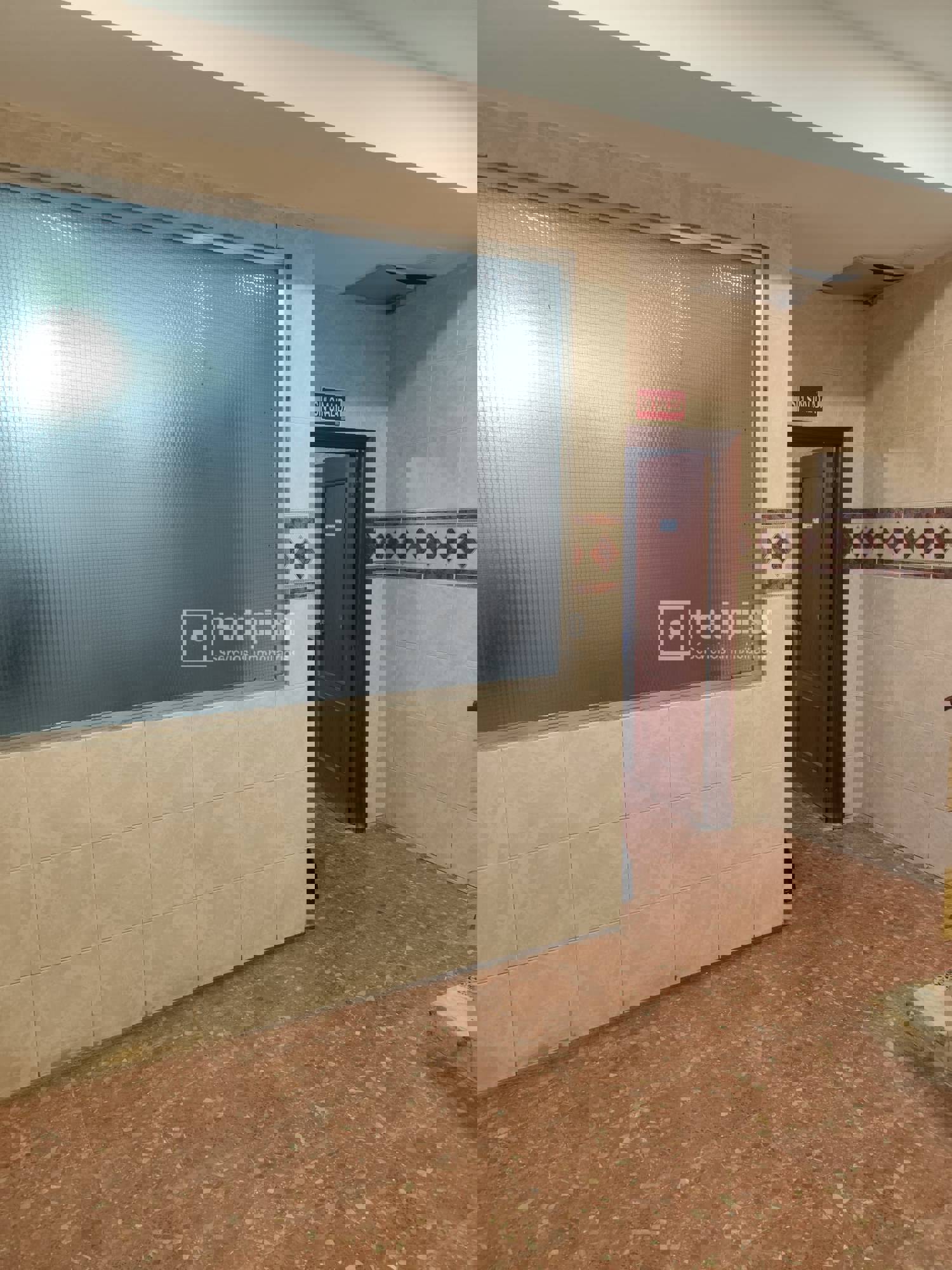 Local en venta en Villaverde, Madrid 11/16