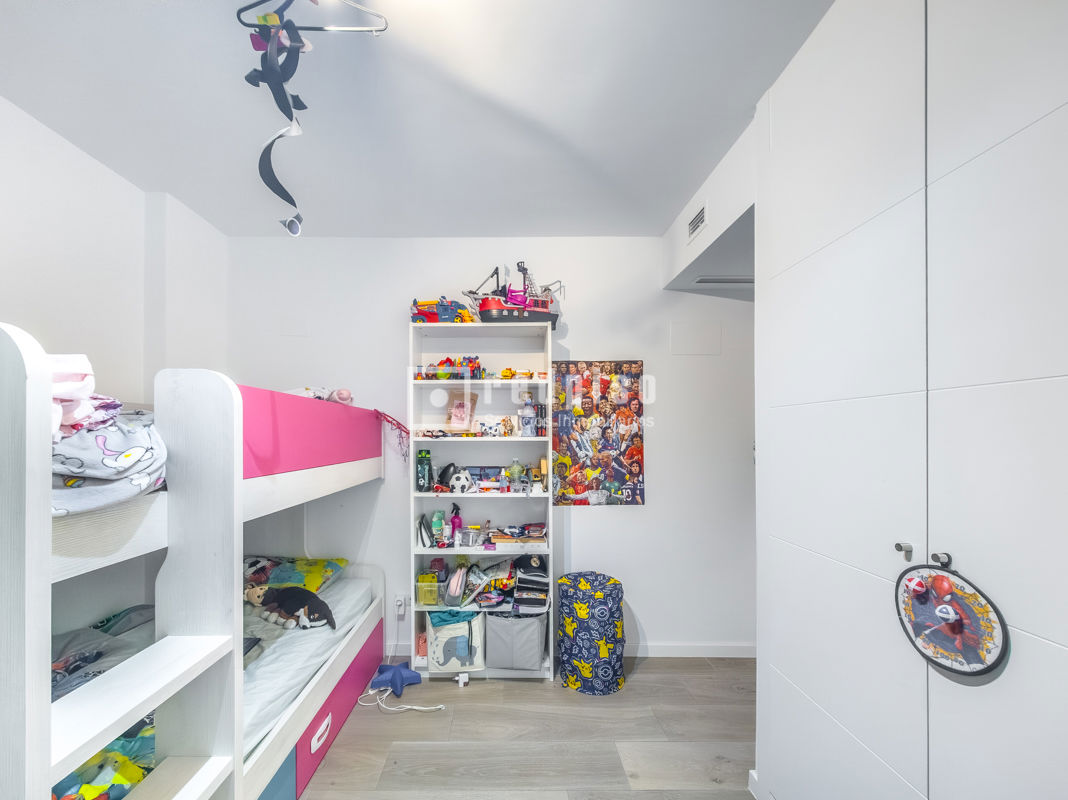 Piso en venta en avenida De Miguel Delibes, Vicálvaro, Madrid 14/19