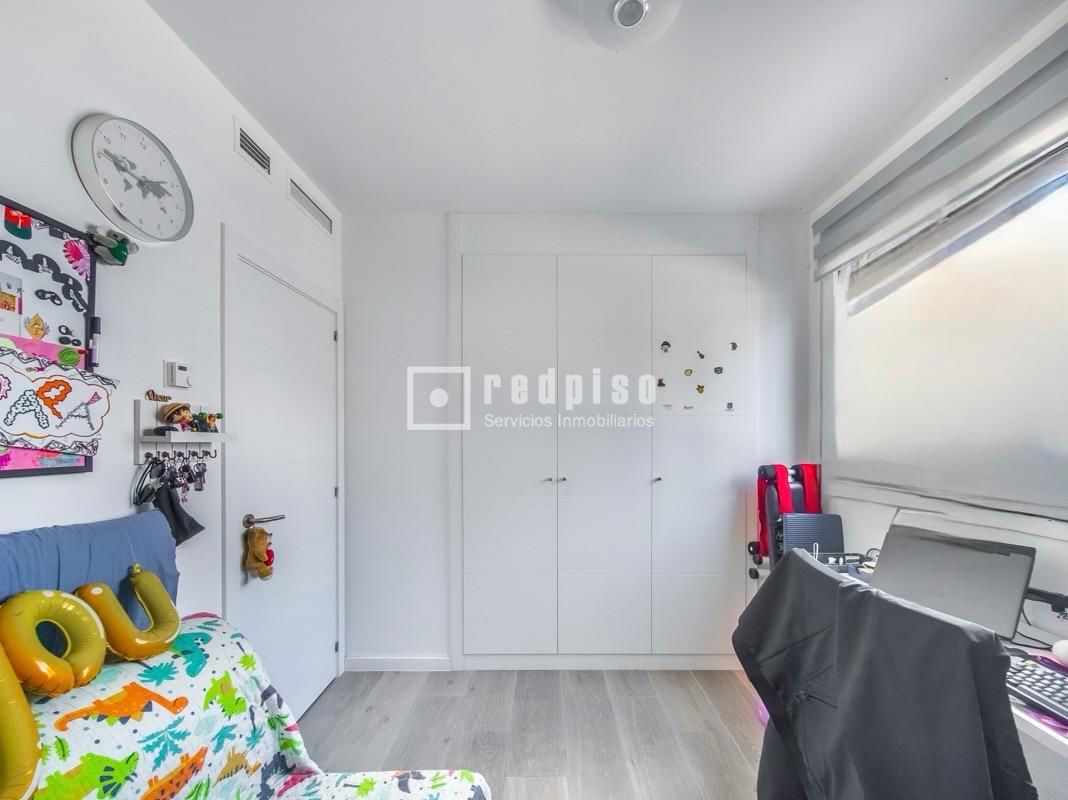 Piso en venta en avenida De Miguel Delibes, Vicálvaro, Madrid 16/19