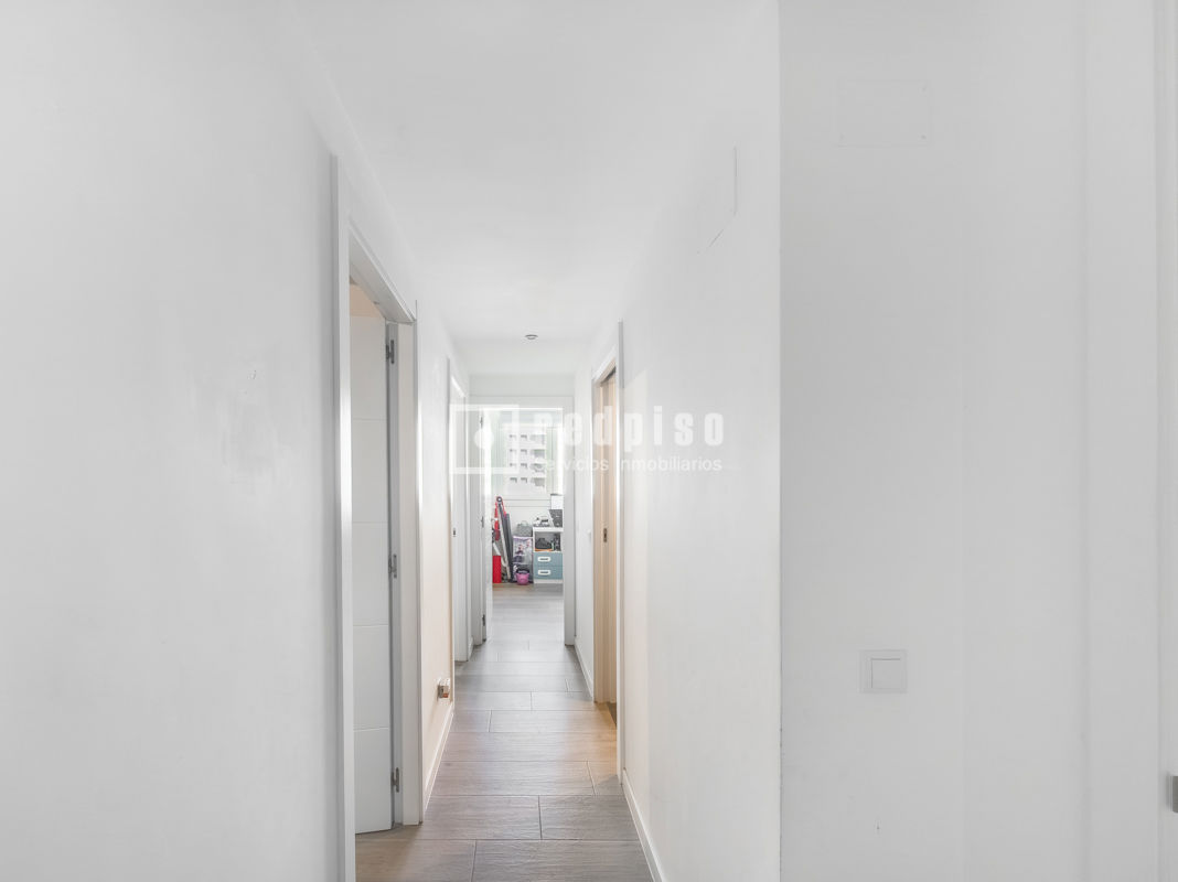 Piso en venta en avenida De Miguel Delibes, Vicálvaro, Madrid 3/19