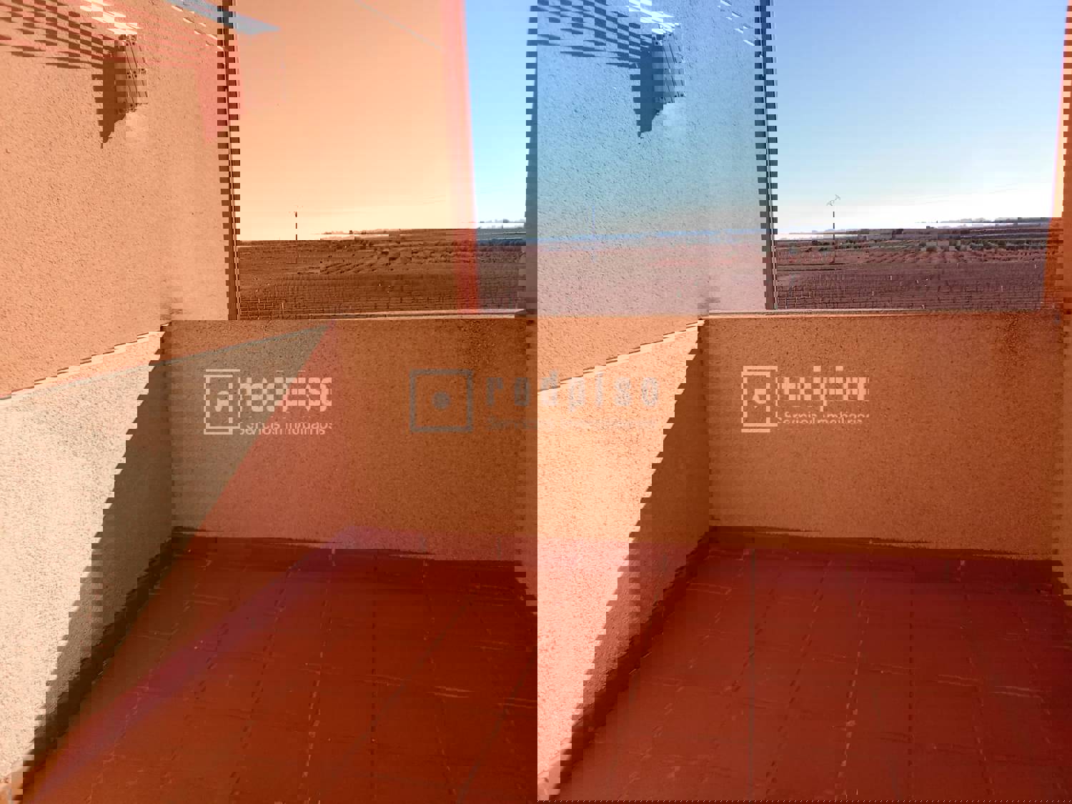 Casa en venta en calle Riansares, La Villa De Don Fadrique, Toledo 33/37