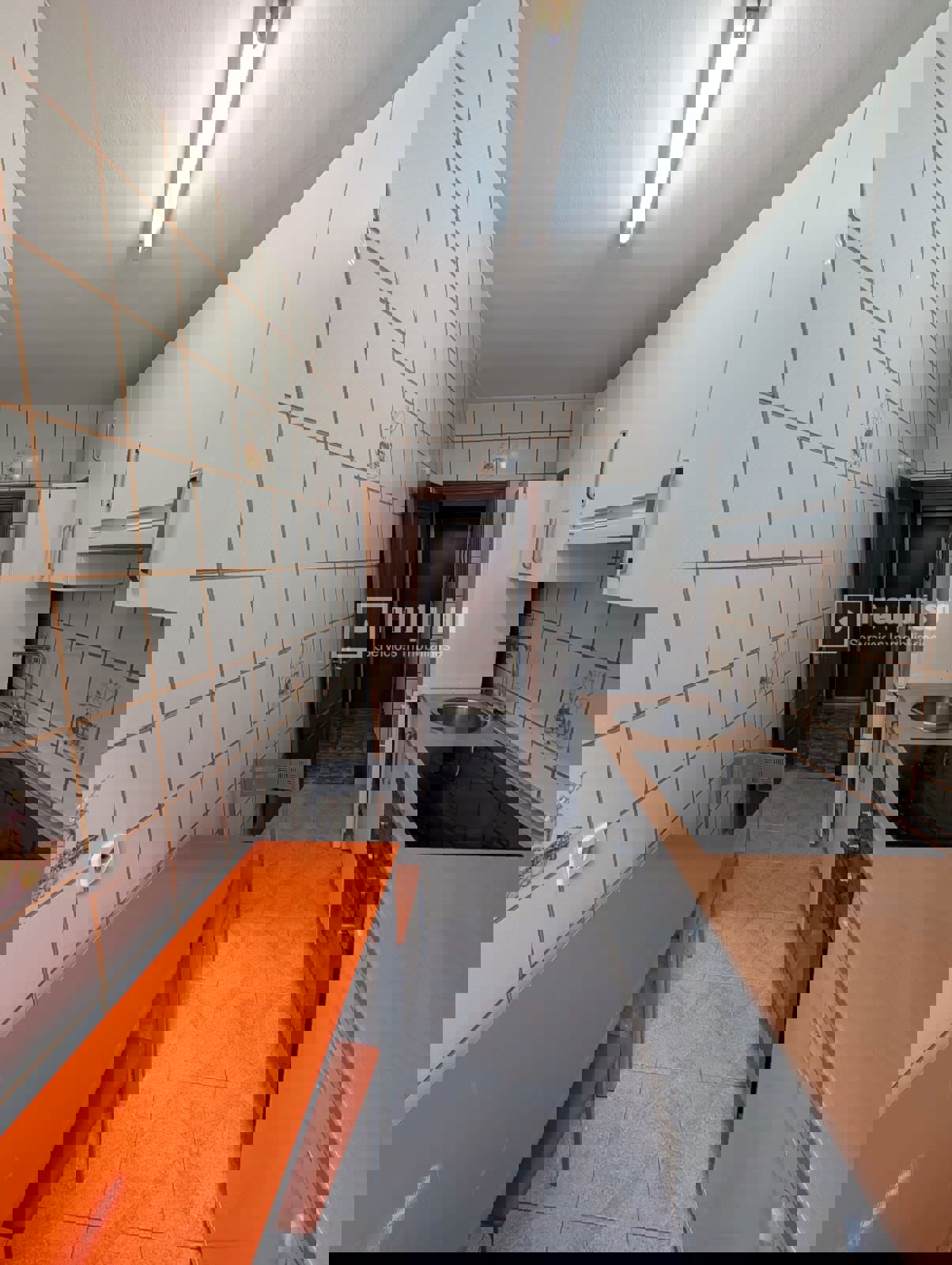 Piso en venta en calle De Illescas, Latina, Madrid 10/21