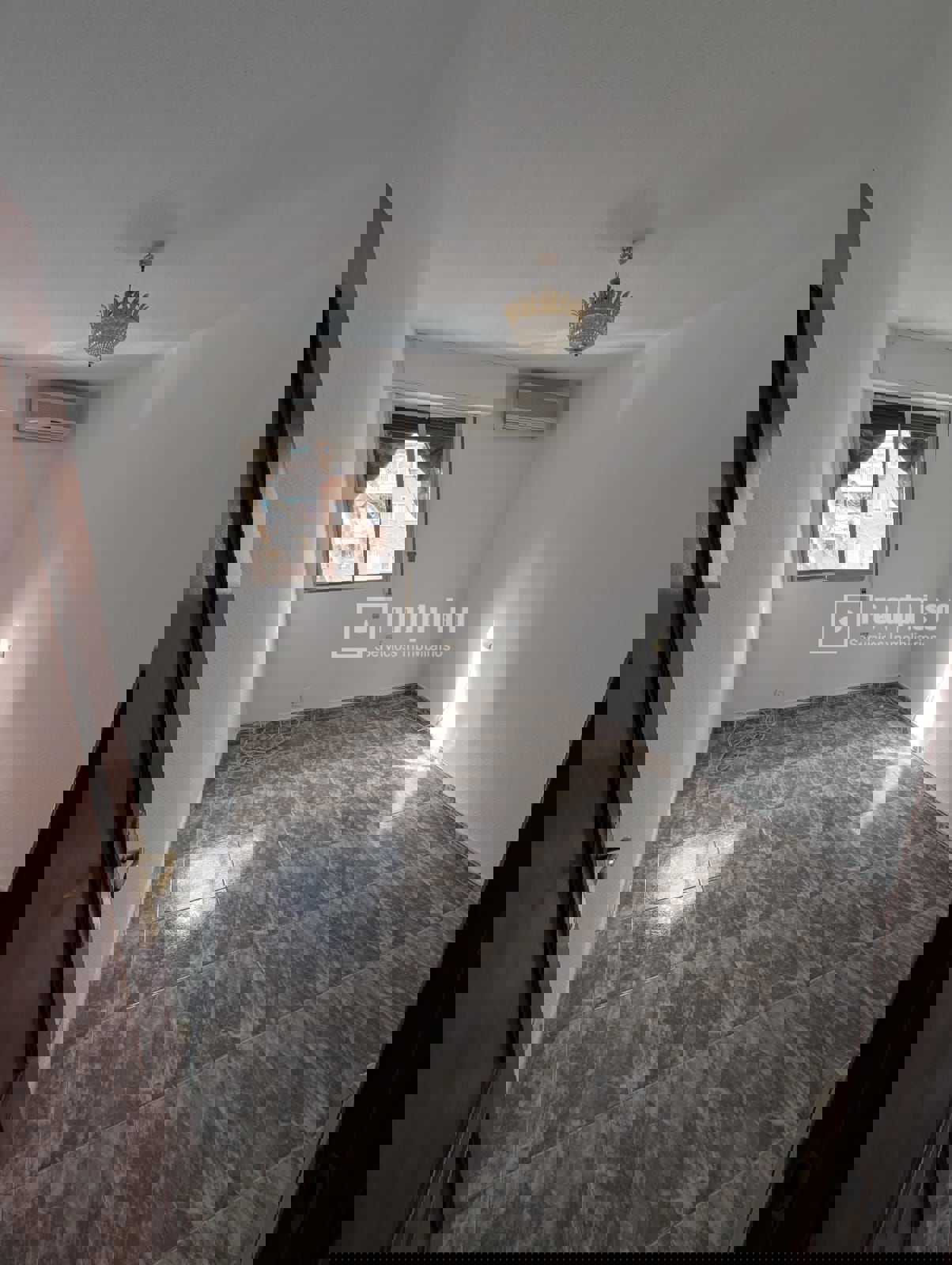 Piso en venta en calle De Illescas, Latina, Madrid 18/21