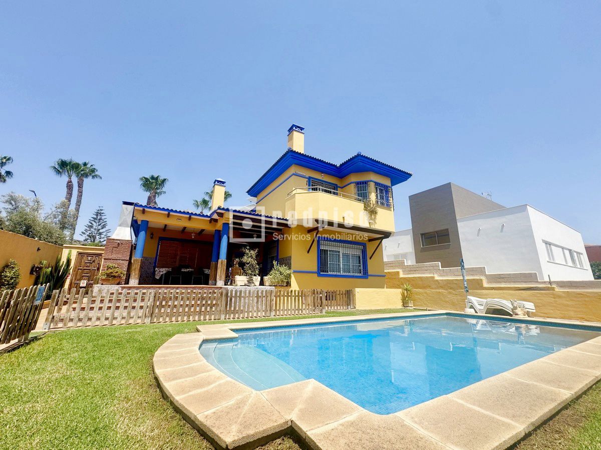 Casa en venta en  calle del Rosal, Rincón de la Victoria, Málaga  1/25