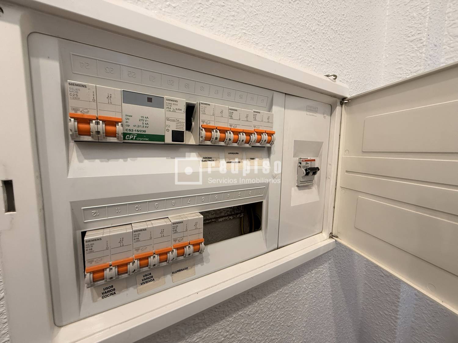 Piso en venta en  calle de Juan Carlos I, Málaga  33/34