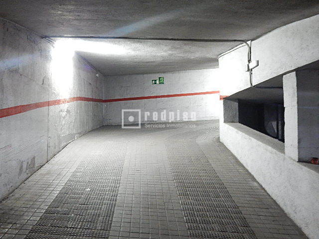 Garaje en alquiler en  calle de la Libertad, Madrid  11/23
