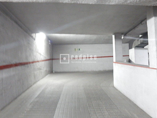 Garaje en alquiler en  calle de la Libertad, Madrid  7/23