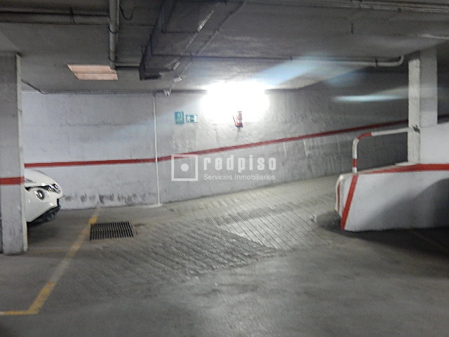 Garaje en alquiler en  calle de la Libertad, Madrid  12/23