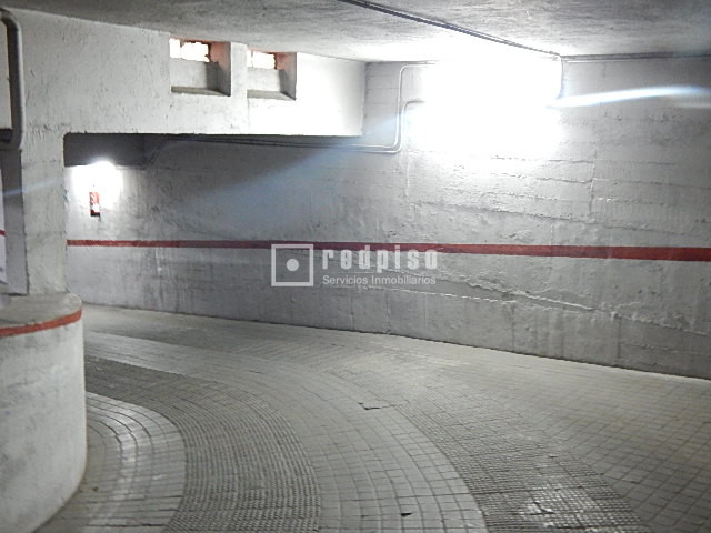 Garaje en alquiler en  calle de la Libertad, Madrid  8/23