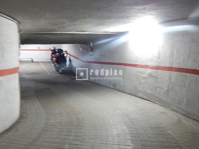 Garaje en alquiler en  calle de la Libertad, Madrid  9/23