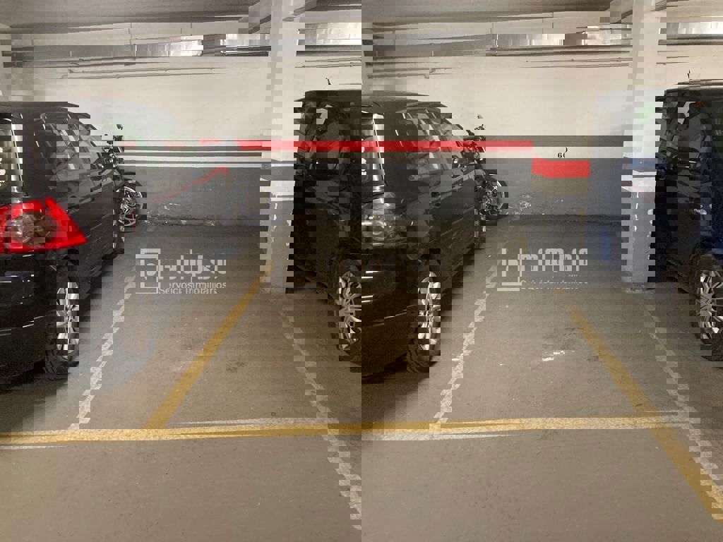 Parking en alquiler en calle De Valverde, Chamberí, Madrid 7/10