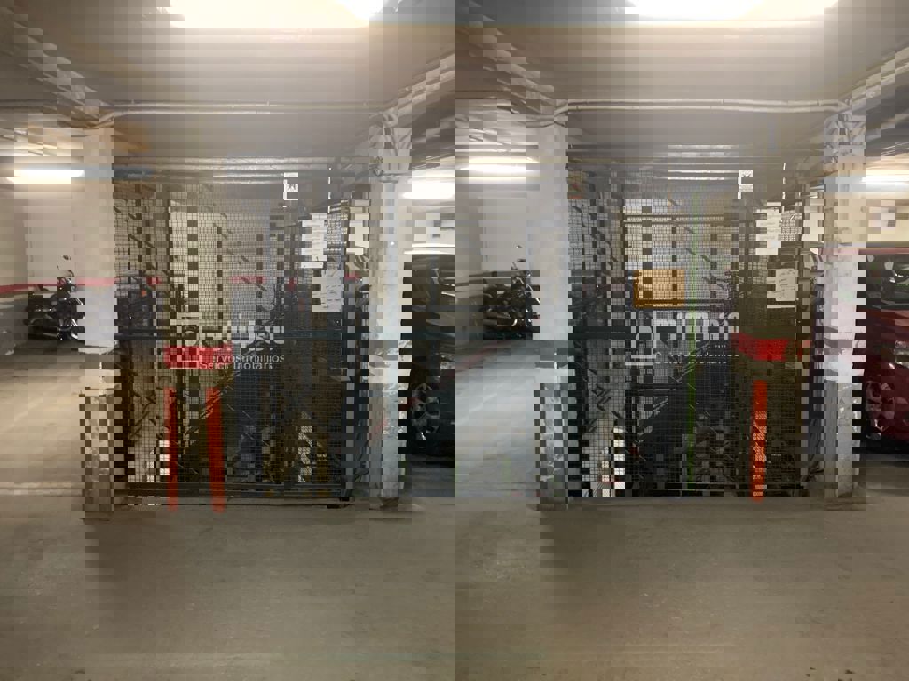 Parking en alquiler en calle De Valverde, Chamberí, Madrid 6/10