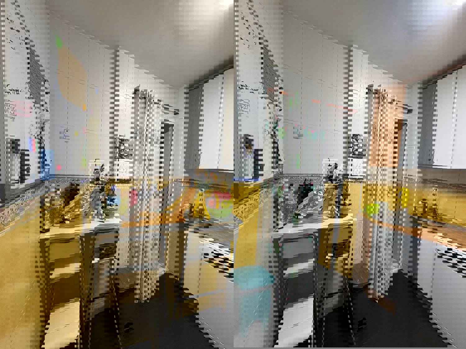 Piso en venta en  avenida de Madrid, Coslada, Madrid  12/25