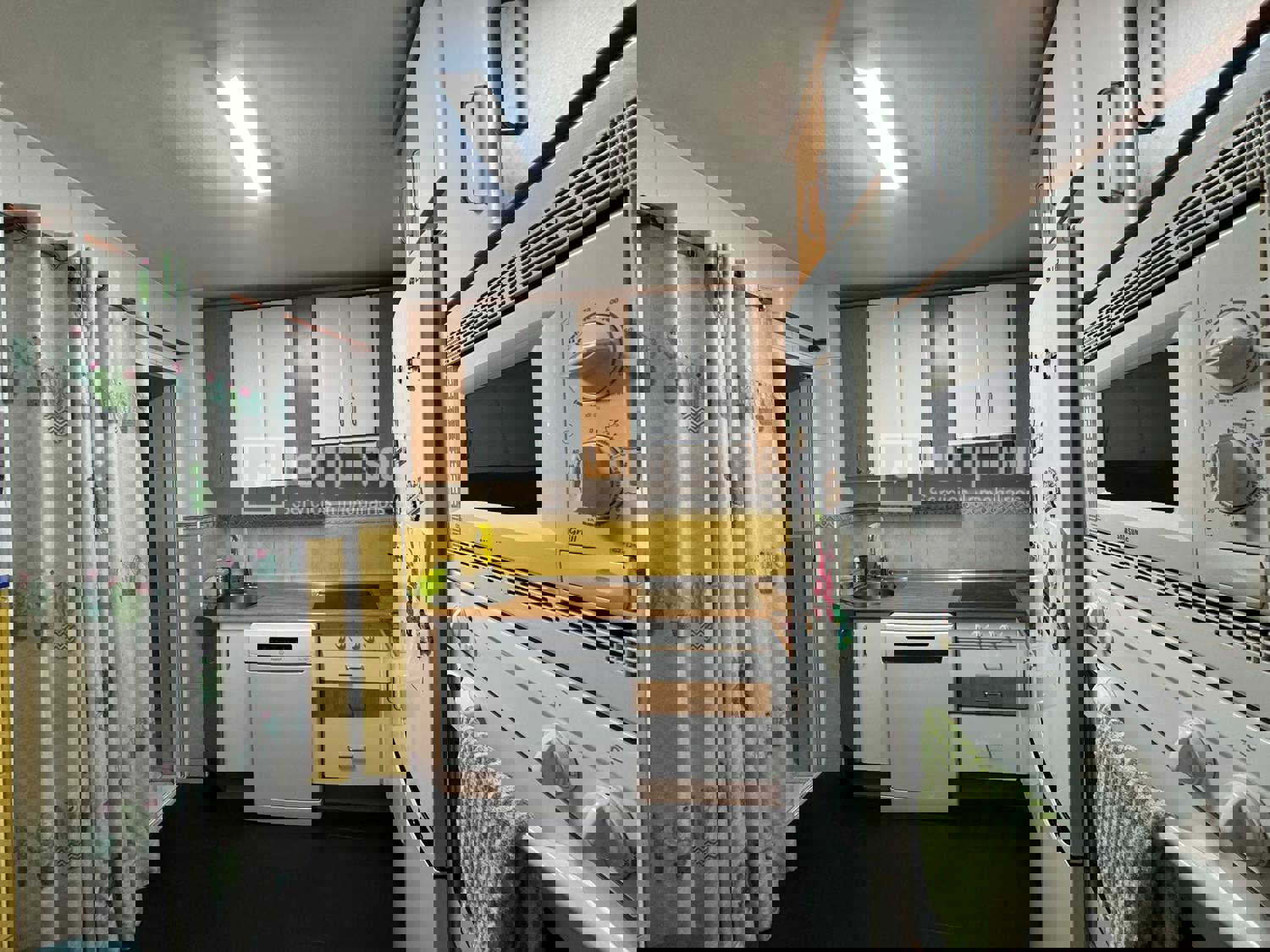 Piso en venta en  avenida de Madrid, Coslada, Madrid  11/25