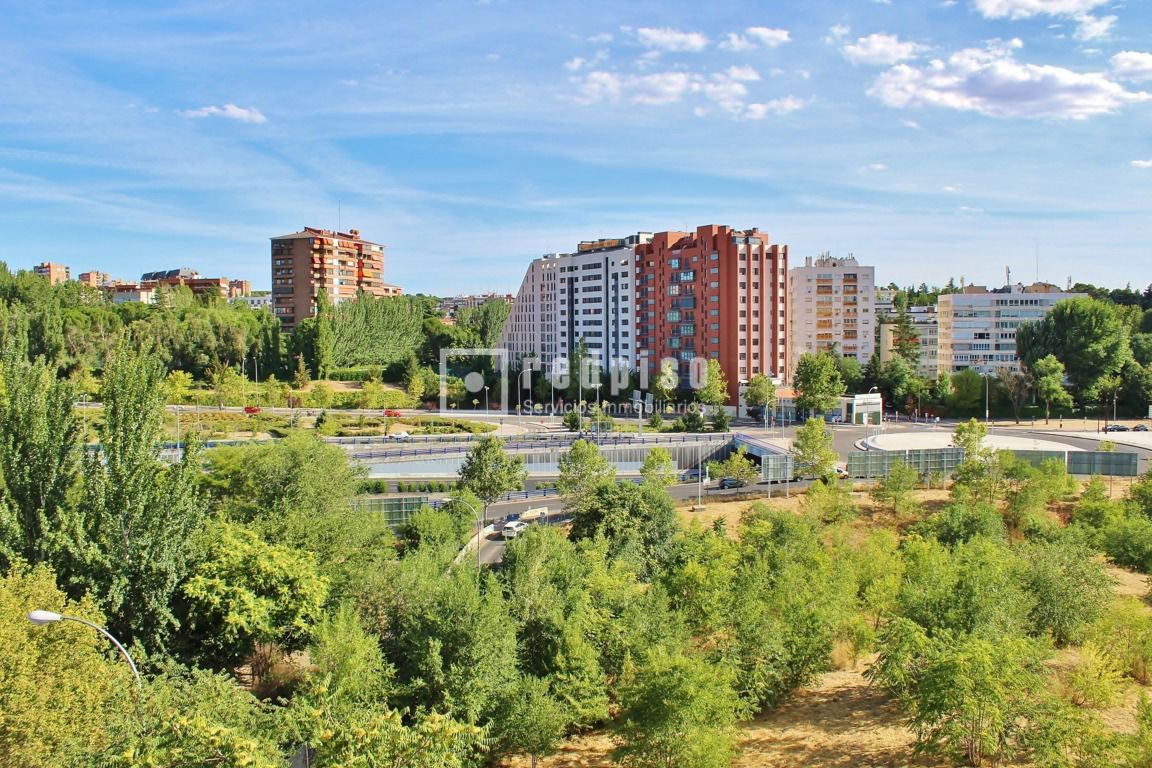 Piso en venta en  calle de las Islas Aleutianas, Fuencarral-El Pardo, Madrid  1/1