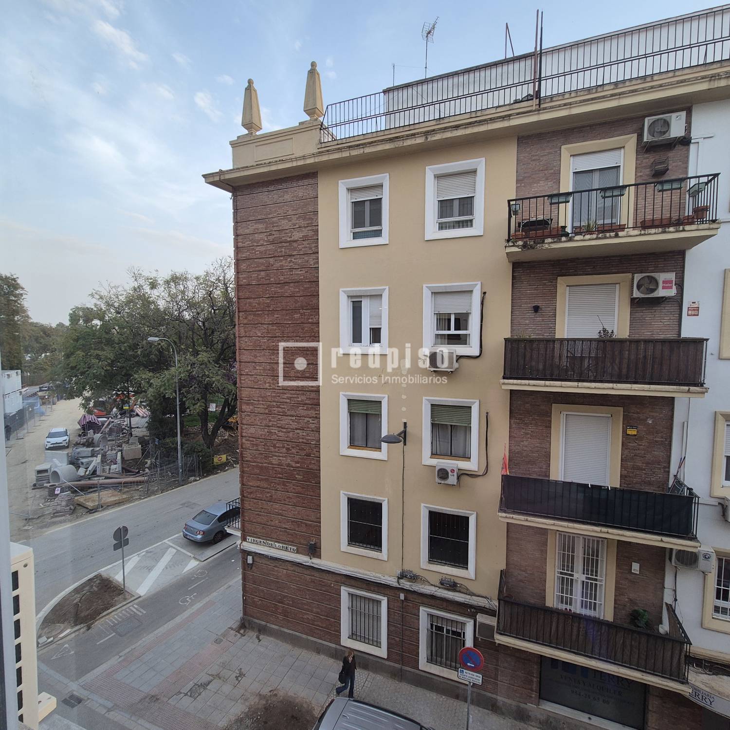 Piso en alquiler en  calle de la Virgen de Loreto, Sevilla  1/1