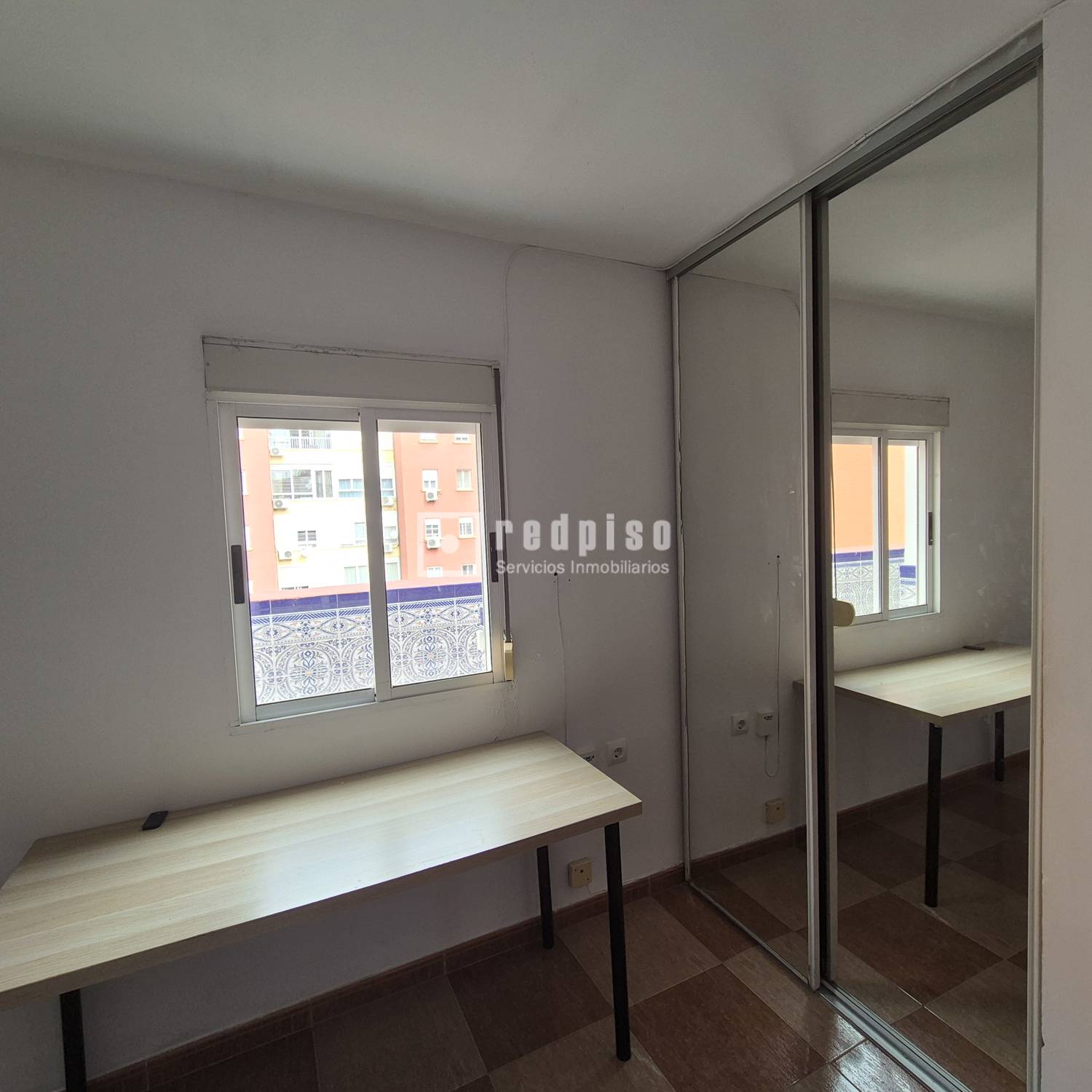 Piso en alquiler en  calle de la Virgen de la Estrella, Sevilla  12/25