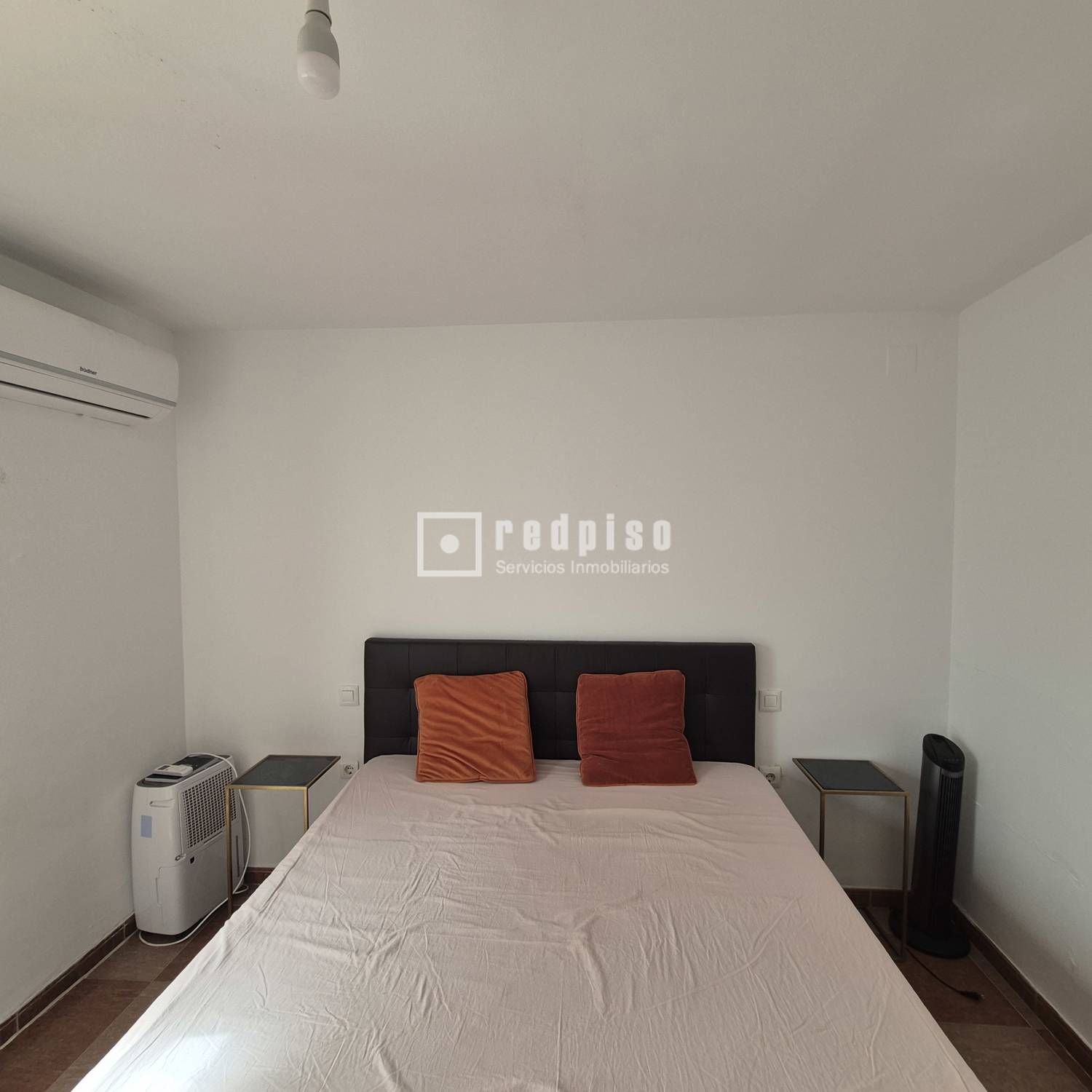 Piso en alquiler en  calle de la Virgen de la Estrella, Sevilla  8/25