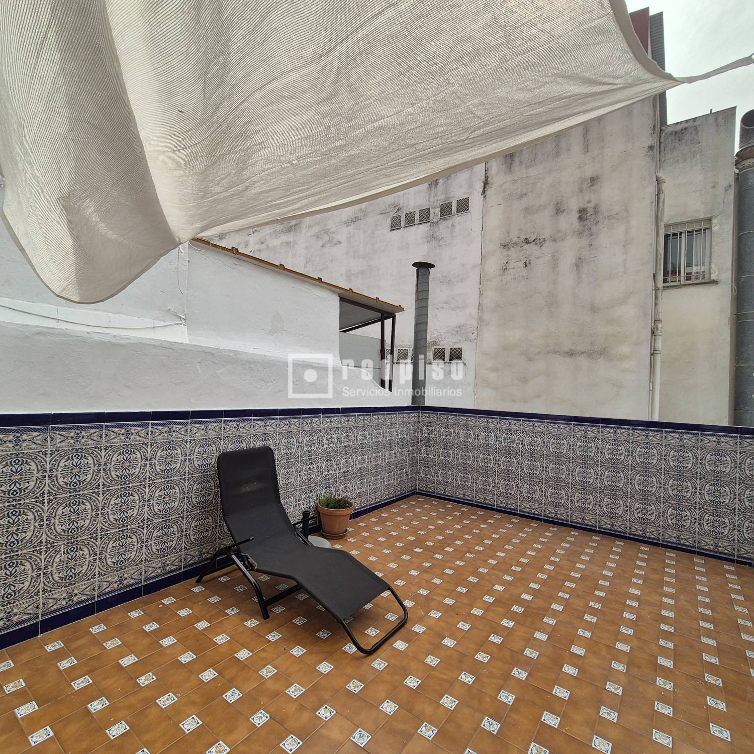 Piso en alquiler en  calle de la Virgen de la Estrella, Sevilla  23/25