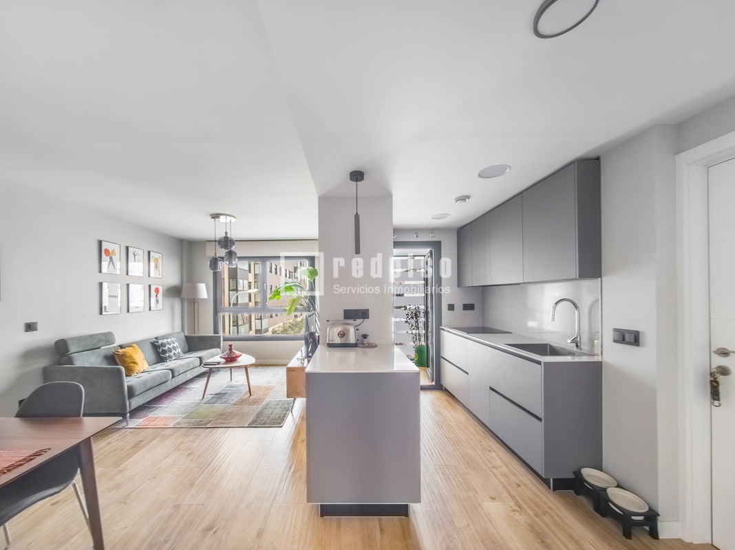 Piso en venta en  calle de Algete, Usera, Madrid  1/1