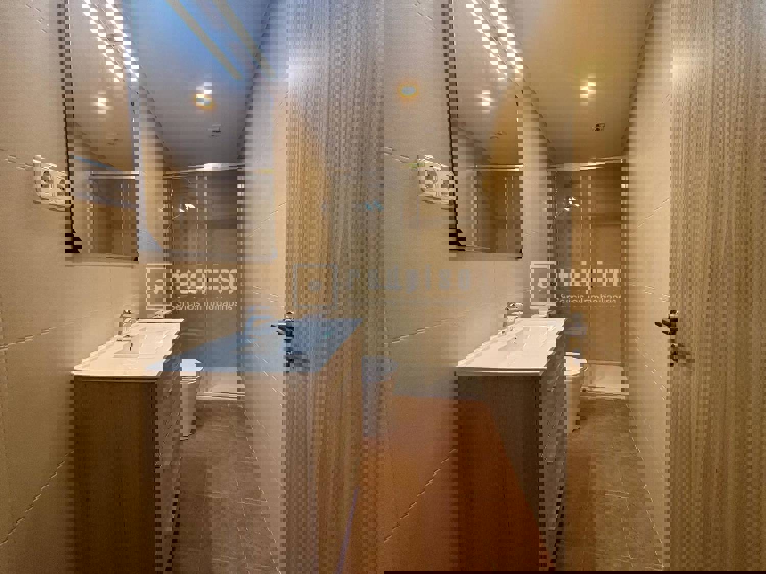 Edificio en venta en  calle de Nuestra Señora de Valverde, Fuencarral-El Pardo, Madrid  11/33