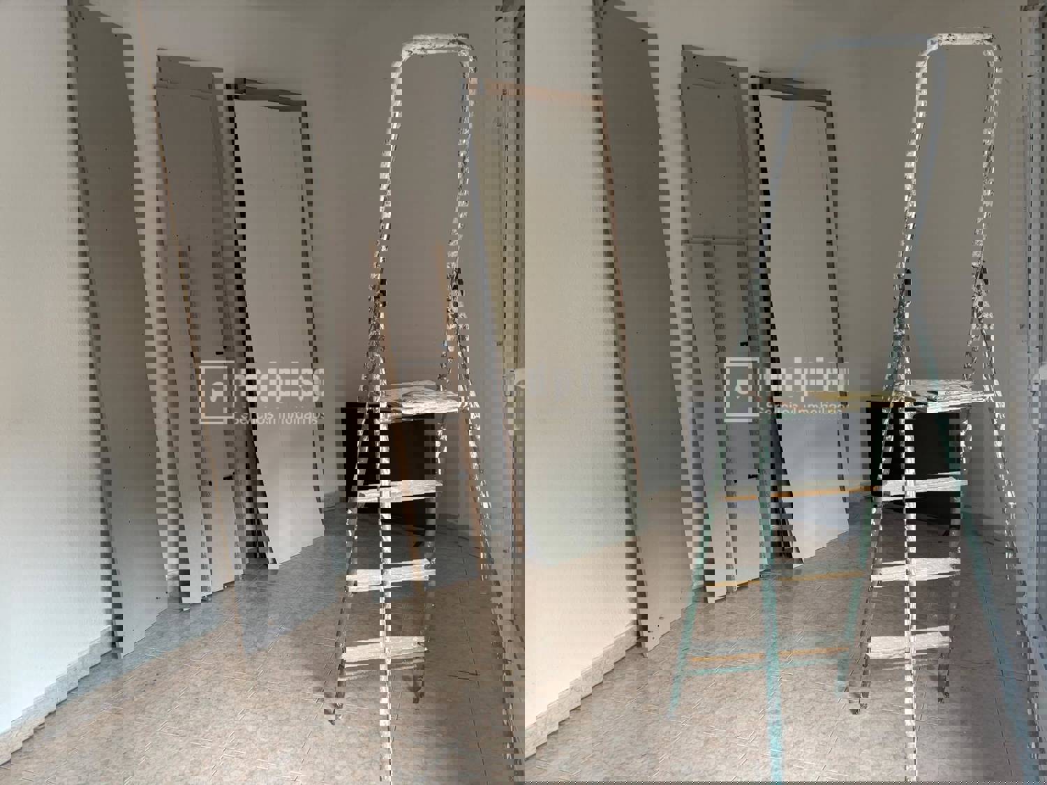 Edificio en venta en  calle de Nuestra Señora de Valverde, Fuencarral-El Pardo, Madrid  31/33