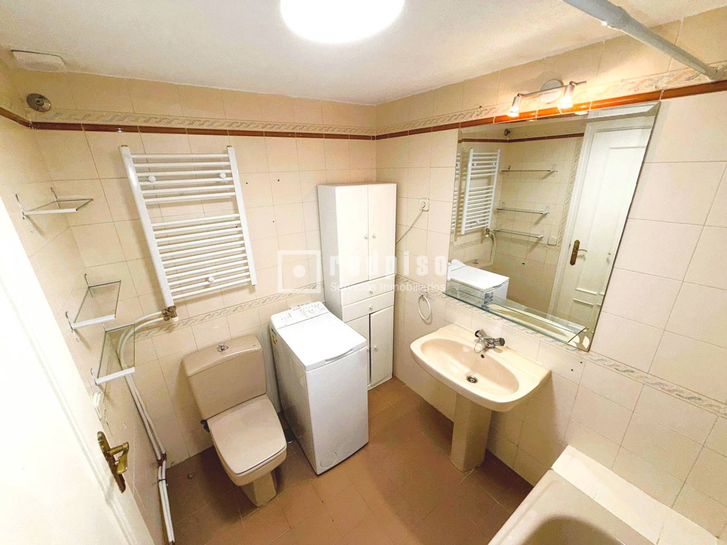 Piso en venta en calle Del Barón Del Castillo De Chirel, Tetuán, Madrid 8/22