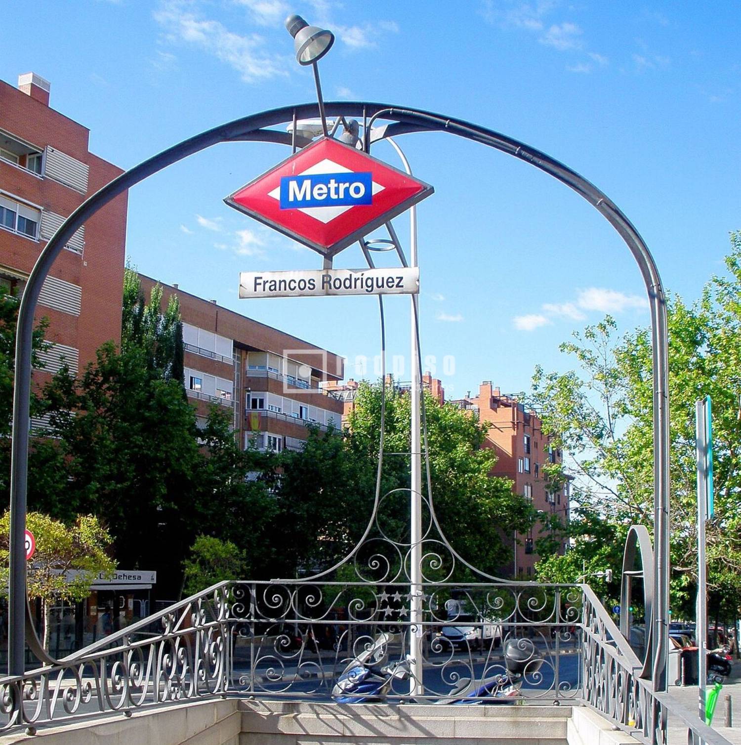 Piso en venta en calle Del Barón Del Castillo De Chirel, Tetuán, Madrid 16/22