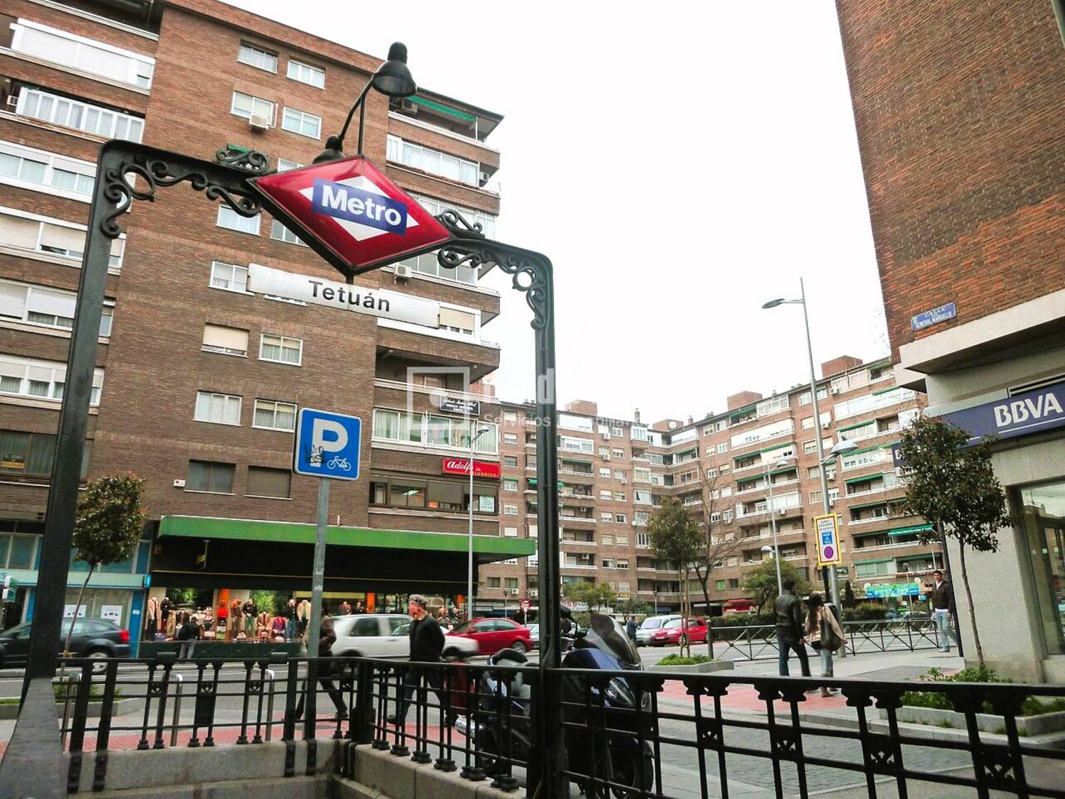 Piso en venta en calle Del Barón Del Castillo De Chirel, Tetuán, Madrid 17/22