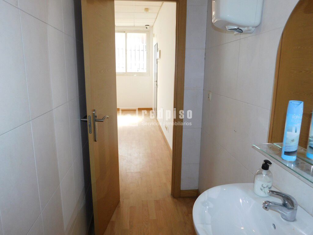 Local en alquiler en  Villaverde, Madrid  10/16