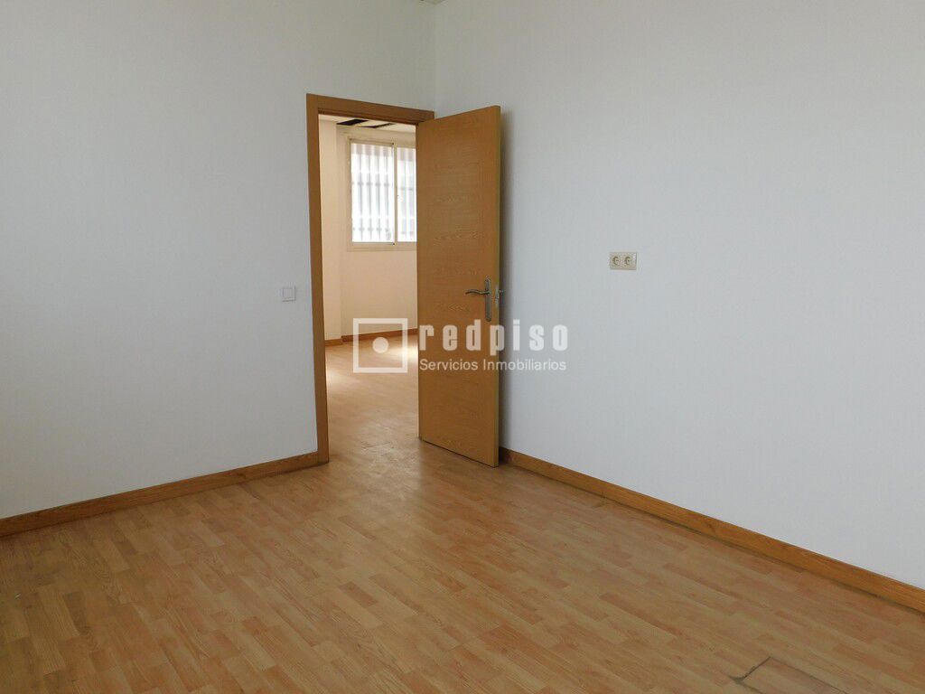 Local en alquiler en  Villaverde, Madrid  5/16