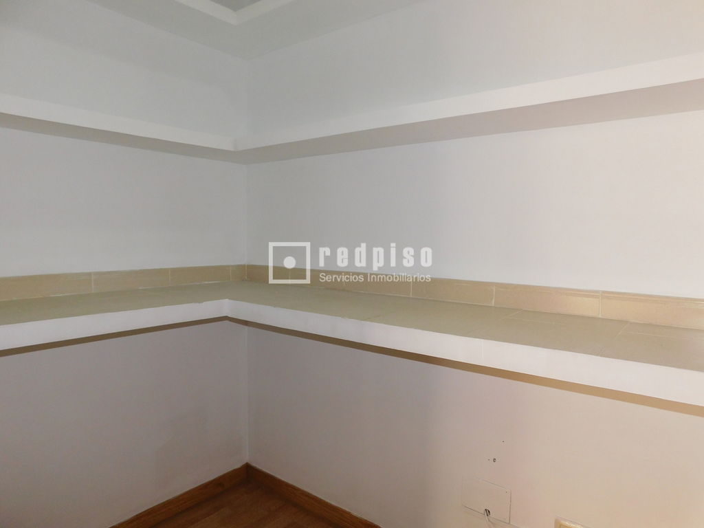 Local en alquiler en  Villaverde, Madrid  7/16