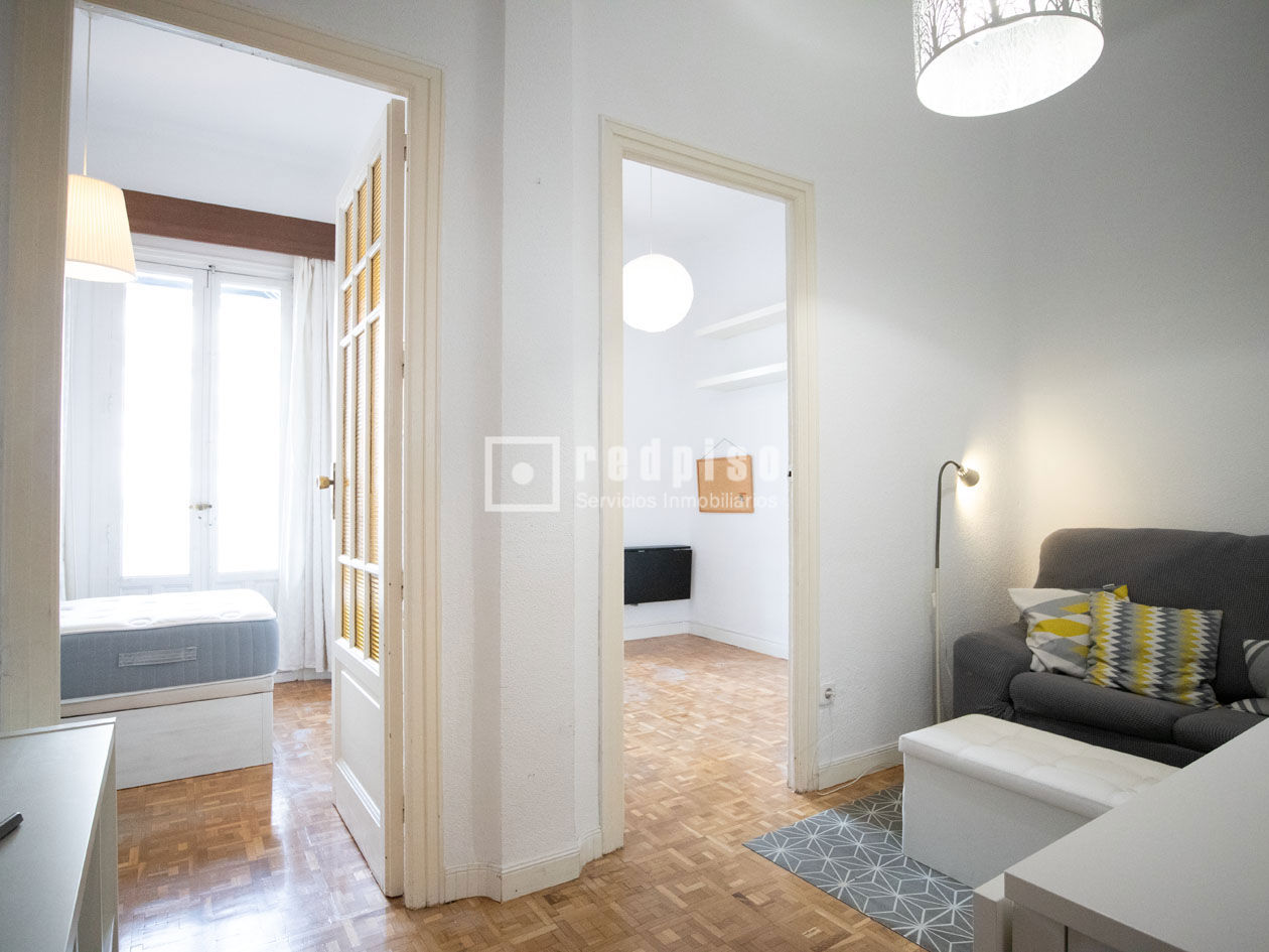 Piso en venta en  calle de Ríos Rosas, Madrid  1/1