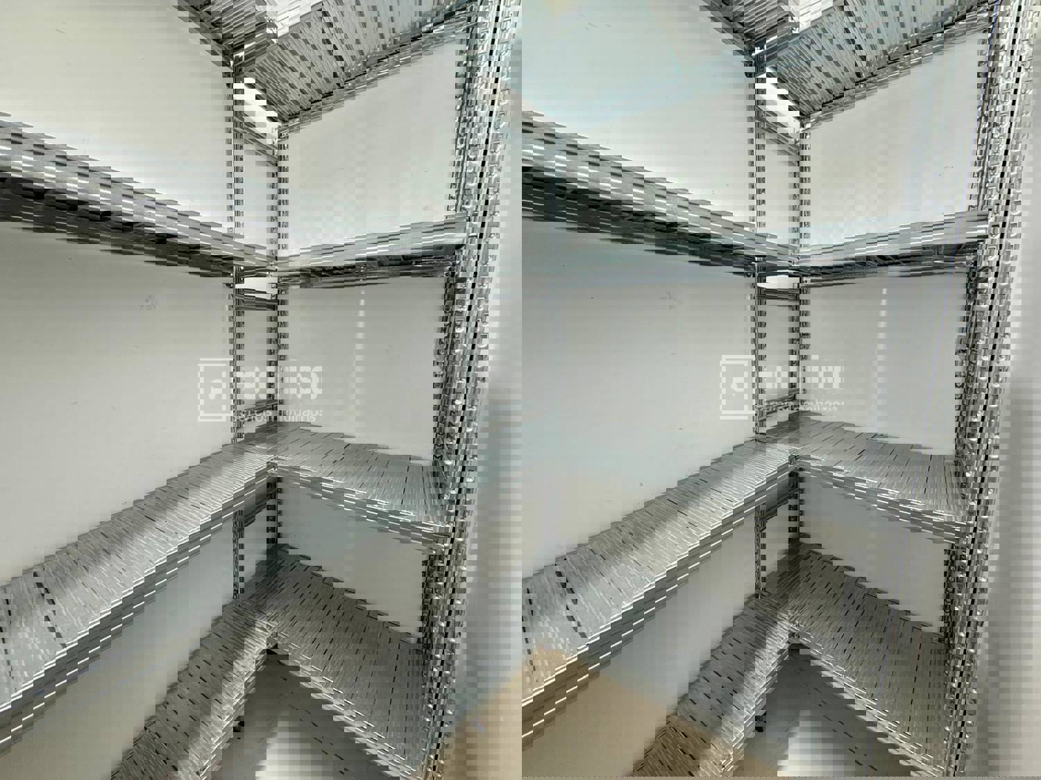 Trastero en venta en  calle del Monte Aya, Vallecas, Madrid  3/9