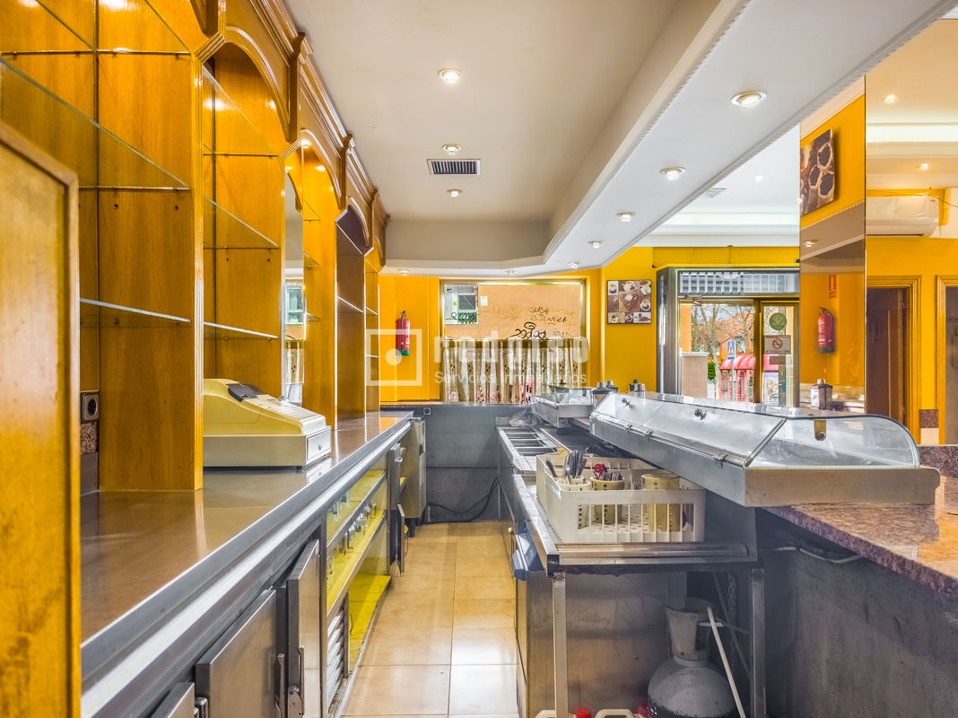 Local en venta en  Alcorcón, Madrid  7/16