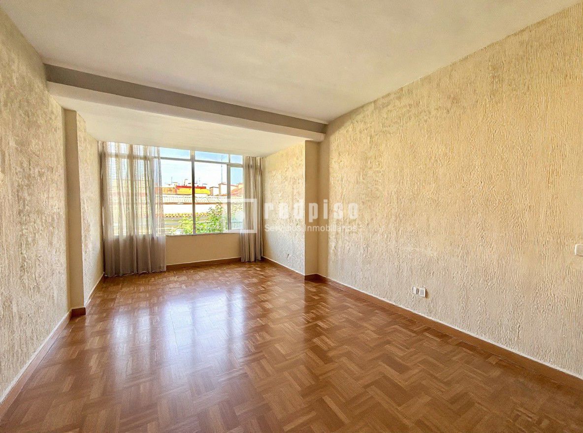 Piso en venta en avenida Del General Perón, Tetuán, Madrid 4/35