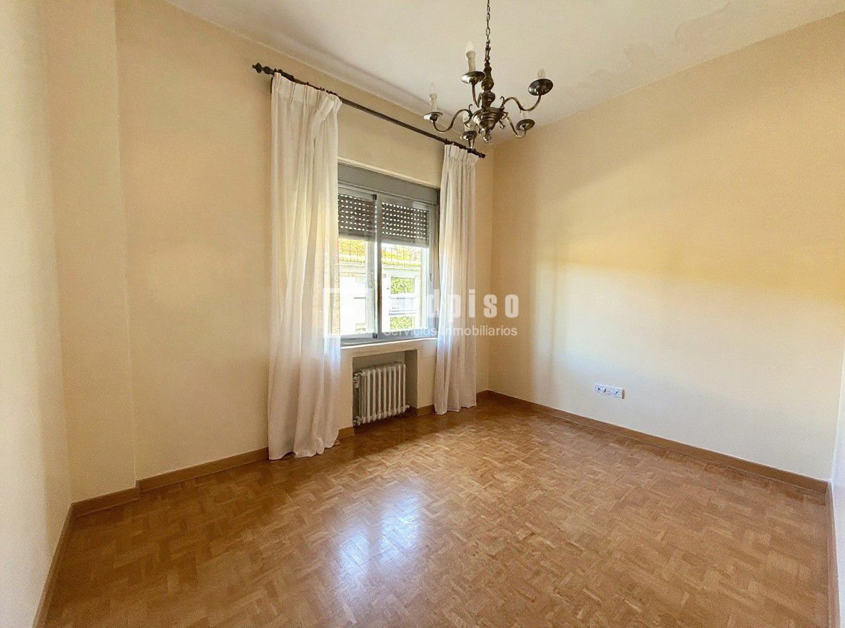 Piso en venta en avenida Del General Perón, Tetuán, Madrid 30/35