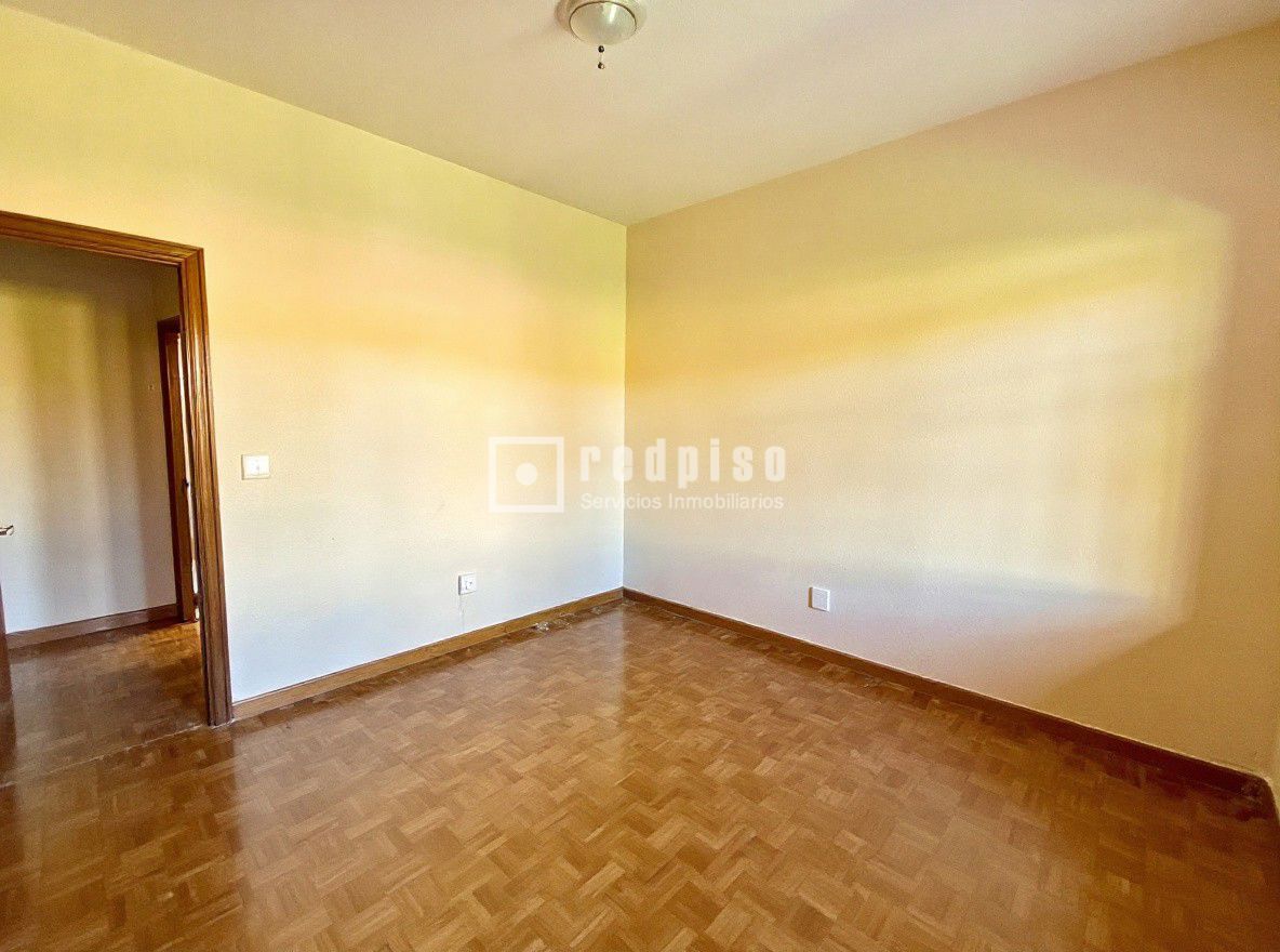 Piso en venta en avenida Del General Perón, Tetuán, Madrid 28/35