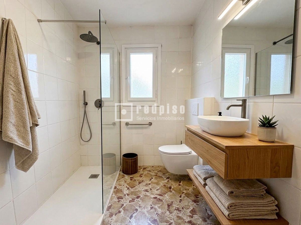 Piso en venta en avenida Del General Perón, Tetuán, Madrid 16/35